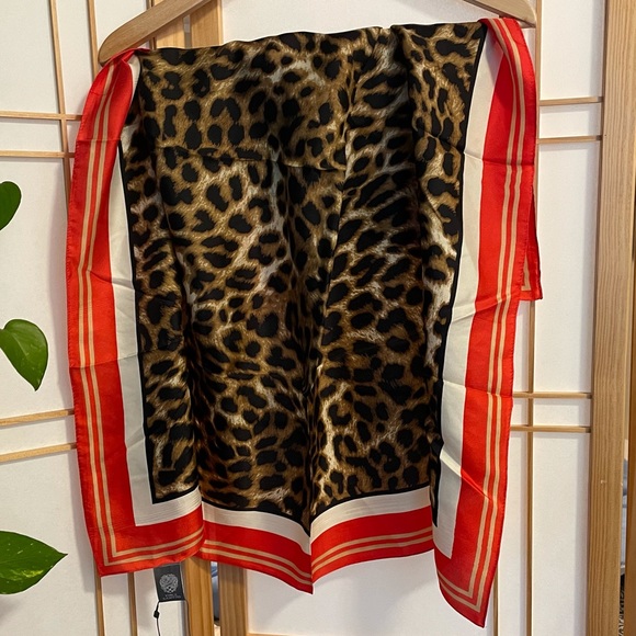 Vince Camuto 100% Silk Square Scarf NWT - Picture 3 of 6